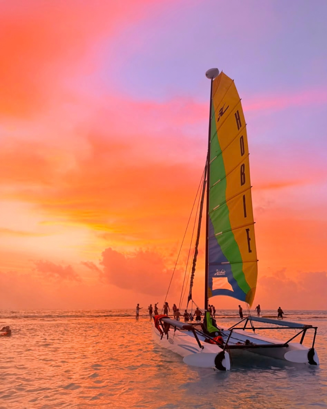 Amanecer en Velero
